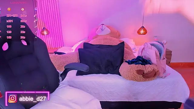 Snapshot of AbbieEdmond chatting on 11.15.25 AbbieEdmond online show from 11.15.25