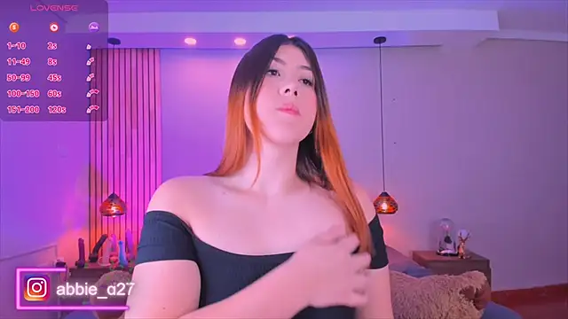 Snapshot of AbbieEdmond chatting on 11.25.25 AbbieEdmond online show from 11.25.25