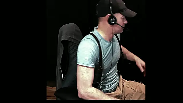 Snapshot of GymyXY chatting on 02.05.25 GymyXY online show from 02.05.25