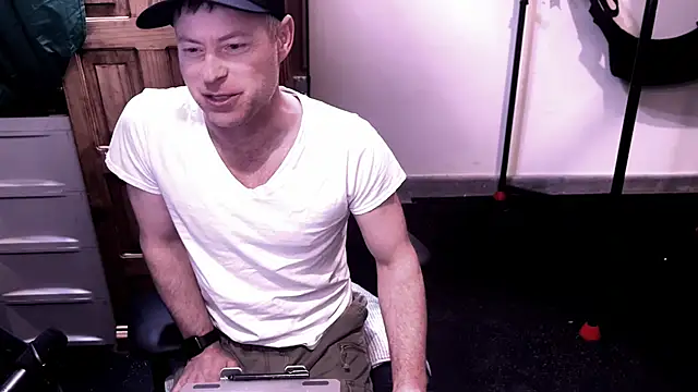 Snapshot of GymyXY chatting on 03.05.25 GymyXY online show from 03.05.25