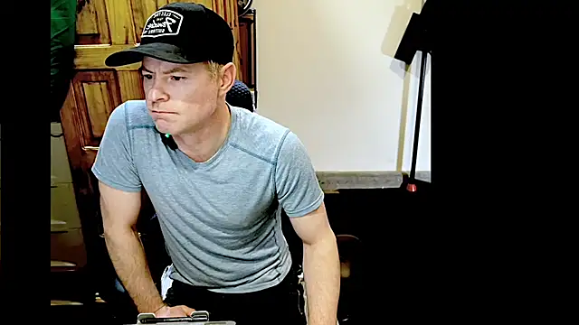 Snapshot of GymyXY chatting on 03.11.25 GymyXY online show from 03.11.25