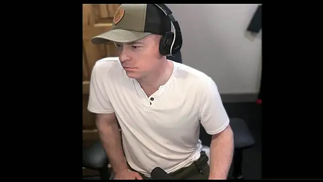 Snapshot of GymyXY chatting on 03.20.25 GymyXY online show from 03.20.25