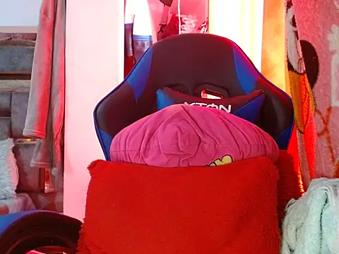 Snapshot of coral1727 chatting on 02.04.25 coral1727 online show from 02.04.25