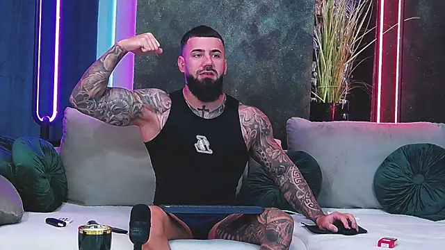 masterkingofmusclee online show from 01.15.25