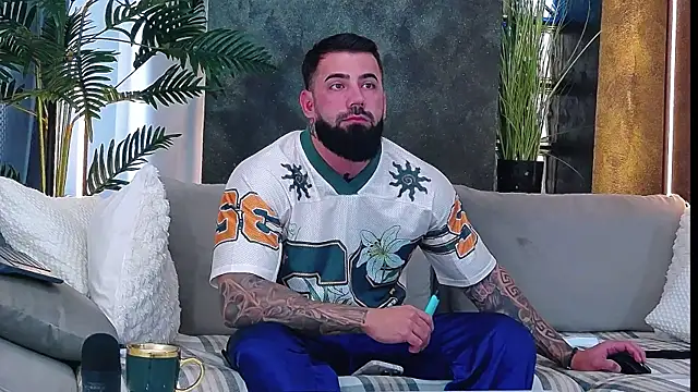 masterkingofmusclee online show from 10.16.25