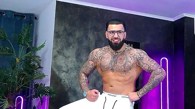 Snapshot of masterkingofmusclee chatting on 02.03.26 masterkingofmusclee online show from 02.03.26