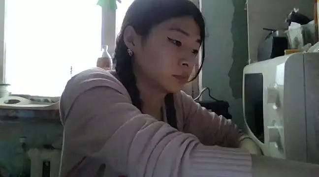 CarlyJoy online show from 02.10.25