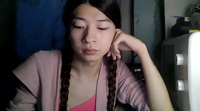 CarlyJoy online show from 02.10.25