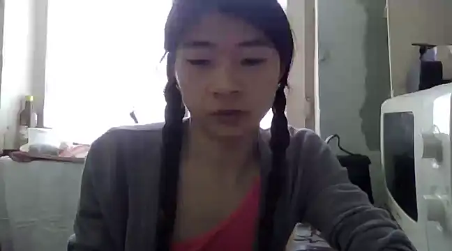 CarlyJoy online show from 03.10.25