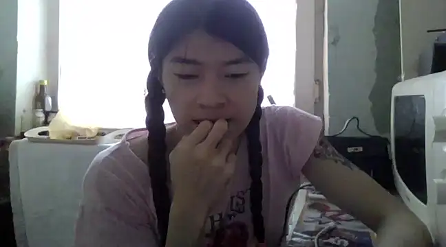 CarlyJoy online show from 03.18.25