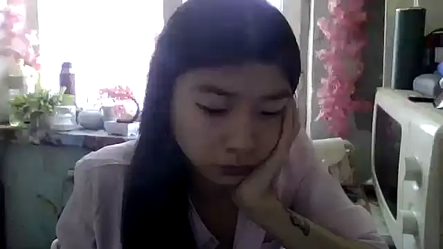 CarlyJoy online show from 04.11.26