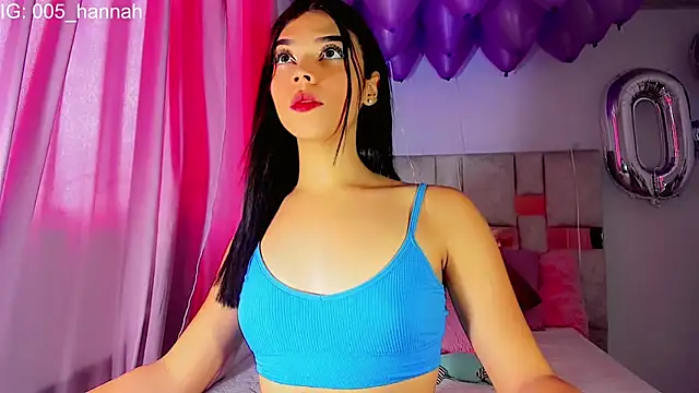 Snapshot of Hannahsmit chatting on 10.30.25 Hannahsmit online show from 10.30.25