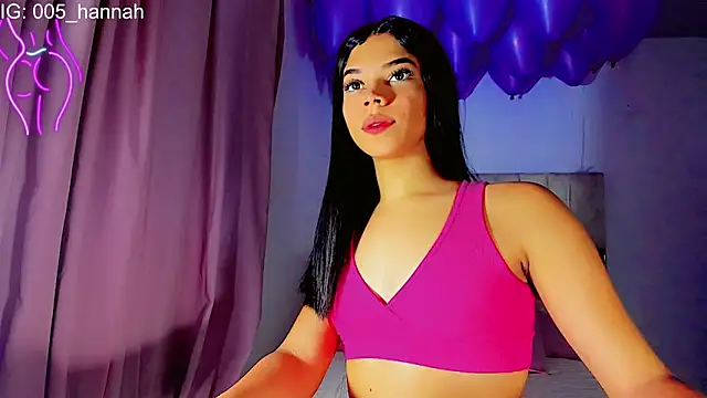 Snapshot of Hannahsmit chatting on 10.31.25 Hannahsmit online show from 10.31.25