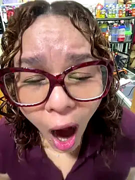 ROSALIALUCY online show from 10.06.25