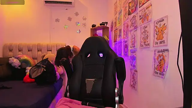 Snapshot of Gorgeous_Team chatting on 02.19.25 Gorgeous Team online show from 02.19.25