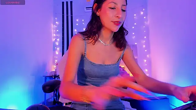 Snapshot of Gorgeous_Team chatting on 02.25.26 Gorgeous Team online show from 02.25.26