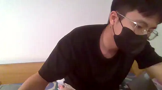 Snapshot of Gwencloudy chatting on 01.04.25 Gwencloudy online show from 01.04.25
