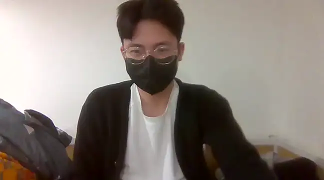 Snapshot of Gwencloudy chatting on 02.04.25 Gwencloudy online show from 02.04.25