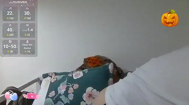 Snapshot of Gwencloudy chatting on 03.01.25 Gwencloudy online show from 03.01.25