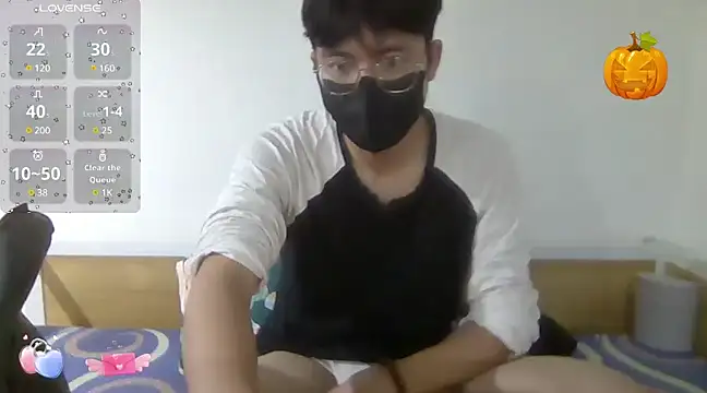 Snapshot of Gwencloudy chatting on 03.17.25 Gwencloudy online show from 03.17.25