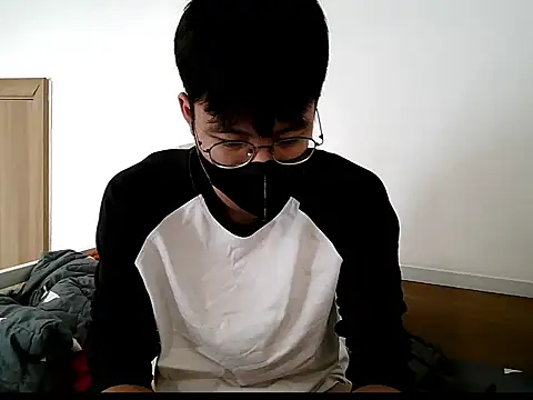 Snapshot of Gwencloudy chatting on 10.18.25 Gwencloudy online show from 10.18.25