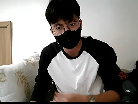 Snapshot of Gwencloudy chatting on 10.21.25 Gwencloudy online show from 10.21.25