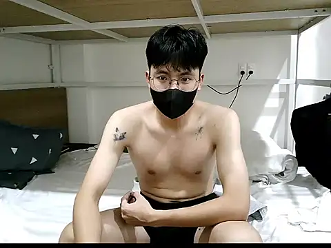 Snapshot of Gwencloudy chatting on 11.05.25 Gwencloudy online show from 11.05.25