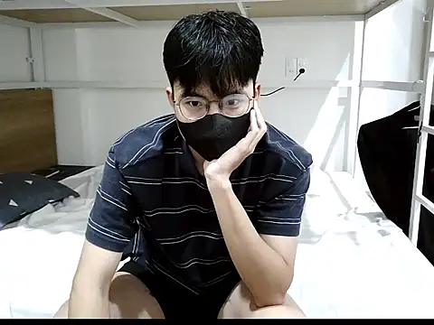 Snapshot of Gwencloudy chatting on 11.08.25 Gwencloudy online show from 11.08.25