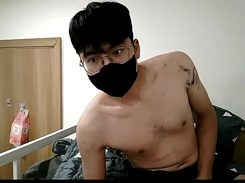 Snapshot of Gwencloudy chatting on 11.19.25 Gwencloudy online show from 11.19.25