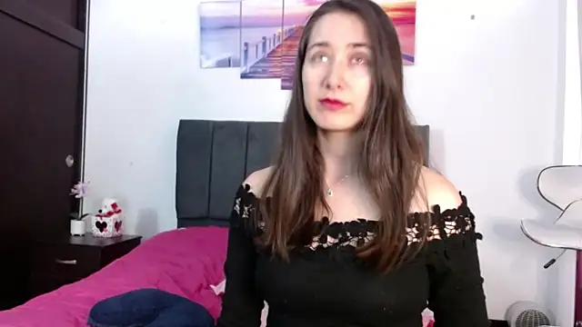 Snapshot of Daniela-hot chatting on 10.29.25 Daniela-hot online show from 10.29.25