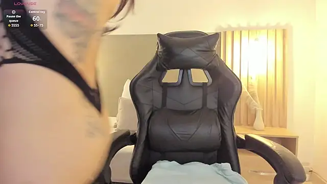 dark gotica online show from 11.15.25