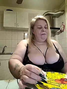 Snapshot of AriannaMilf chatting on 11.13.25 AriannaMilf online show from 11.13.25