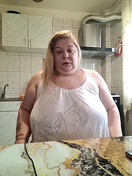 Snapshot of AriannaMilf chatting on 11.23.25 AriannaMilf online show from 11.23.25