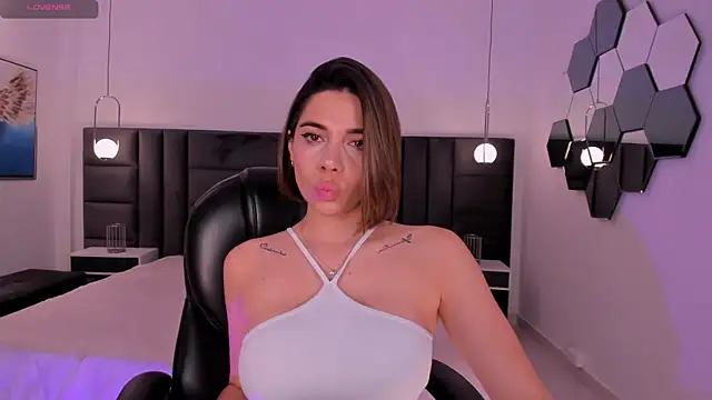 AmyWalker  online show from 02.01.25