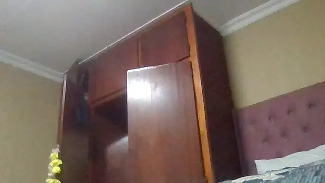 Snapshot of ShooingBunch chatting on 12.03.25 ShooingBunch online show from 12.03.25