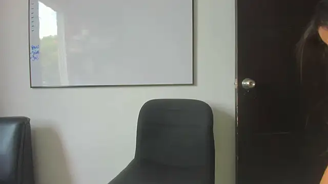 Snapshot of squirttati33 chatting on 10.27.25 squirttati33 online show from 10.27.25