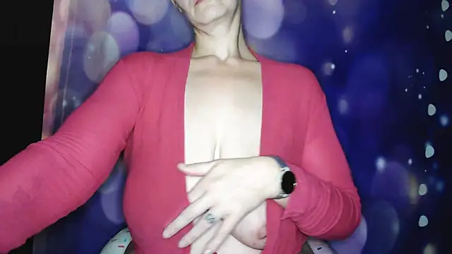 Snapshot of Carlysmiles chatting on 10.25.25 Carlysmiles online show from 10.25.25