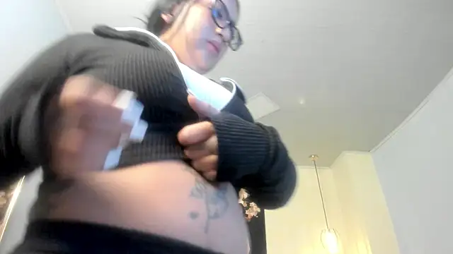 Snapshot of ayshel__ chatting on 02.27.25 ayshel online show from 02.27.25