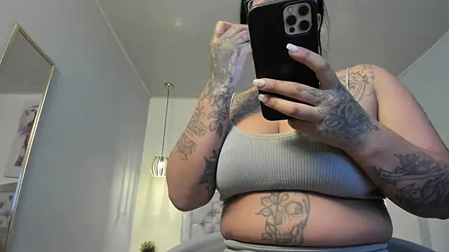 Snapshot of ayshel__ chatting on 09.16.25 ayshel online show from 09.16.25