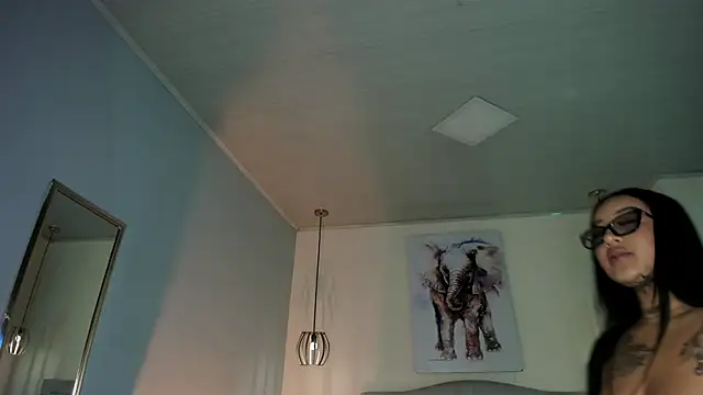 Snapshot of ayshel__ chatting on 10.13.25 ayshel online show from 10.13.25