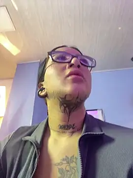 Snapshot of ayshel__ chatting on 10.22.25 ayshel online show from 10.22.25