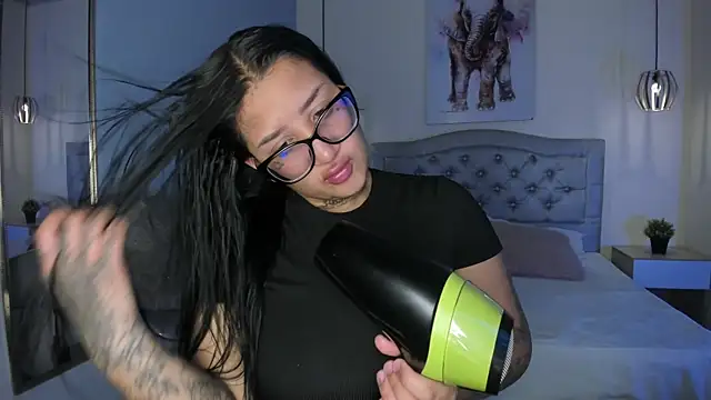 Snapshot of ayshel__ chatting on 10.24.25 ayshel online show from 10.24.25