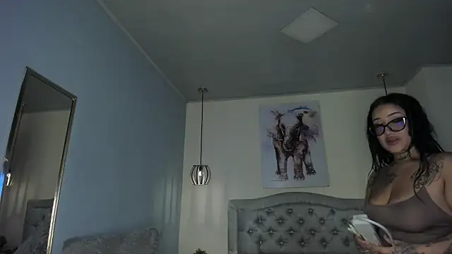 Snapshot of ayshel__ chatting on 10.27.25 ayshel online show from 10.27.25