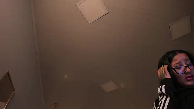 Snapshot of ayshel__ chatting on 11.13.25 ayshel online show from 11.13.25