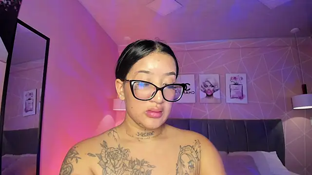 Snapshot of ayshel__ chatting on 12.04.25 ayshel online show from 12.04.25