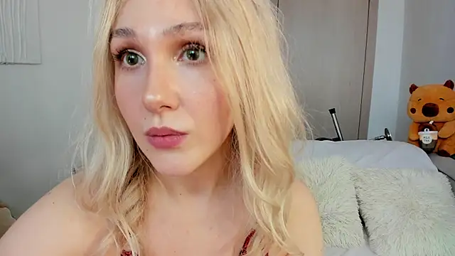 Snapshot of CarolMay chatting on 07.20.26 CarolMay online show from 07.20.26
