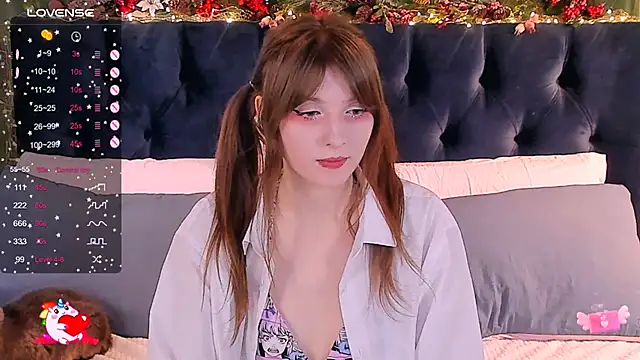 Snapshot of AliceLanley chatting on 01.29.25 AliceLanley online show from 01.29.25