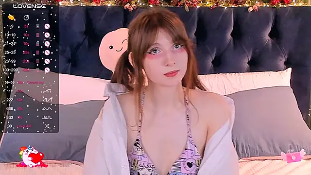 Snapshot of AliceLanley chatting on 01.29.25 AliceLanley online show from 01.29.25