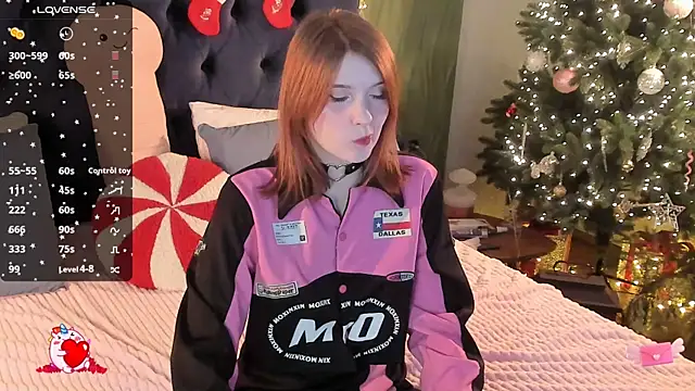 Snapshot of AliceLanley chatting on 01.18.26 AliceLanley online show from 01.18.26