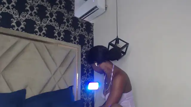 MichaelaCox online show from 11.04.25